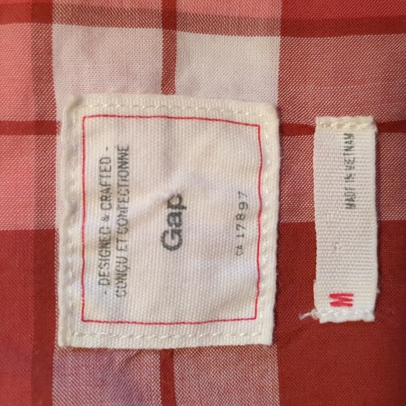 SALE! EUC Gap plaid button down shirt - Picture 2 of 4